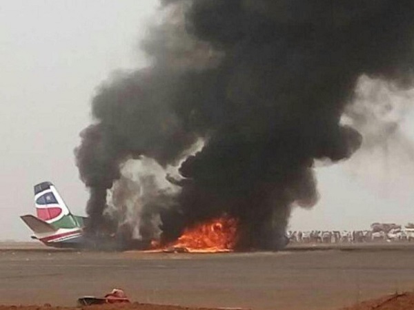 Máy bay chở 45 khách nổ tung, cháy rụi khi hạ cánh ở Nam Sudan - Hình 1