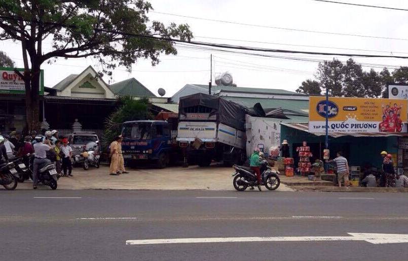 Gia Lai: Tài xế ngủ gật, xe mất lái lao vào nhà dân