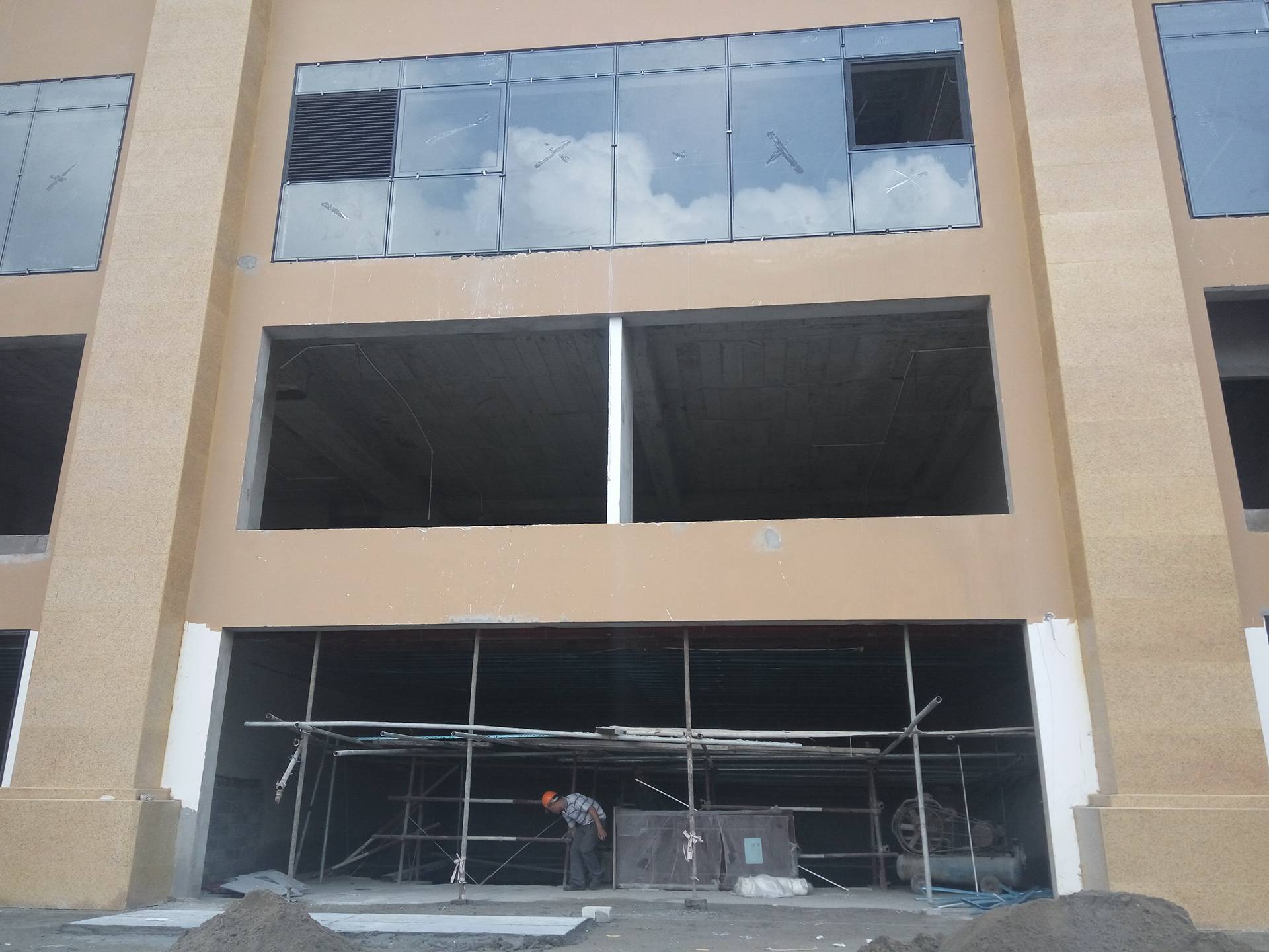 Vừa hoàn thiện vừa bàn giao căn hộ: Vinaconex 2 có coi thường tính mạng cư dân?