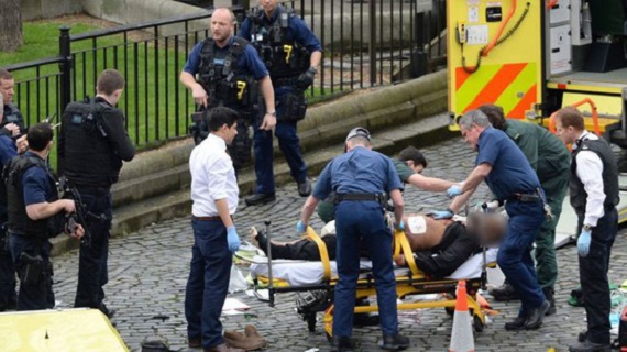 Nổ súng ngoài tòa nhà Quốc hội Anh: Ít nhất 4 người chết, 20 người bị thương - Hình 2