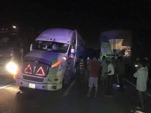 Hà Tĩnh: Xe Container rụng bánh gây tai nạn liên hoàn, QL1A ắch tắc kéo dài