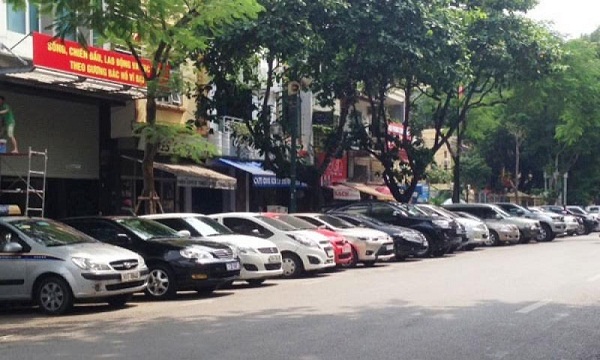 Hà Nội sẽ triển khai thí điểm thu phí giữ xe qua điện thoại di động