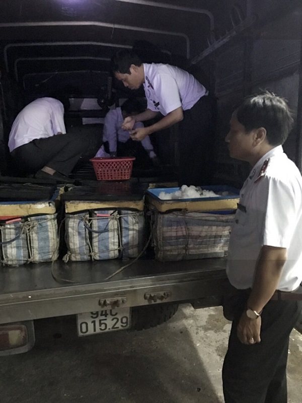 Bạc Liêu: Phát hiện gần 500kg tôm sú chứa tạp chất