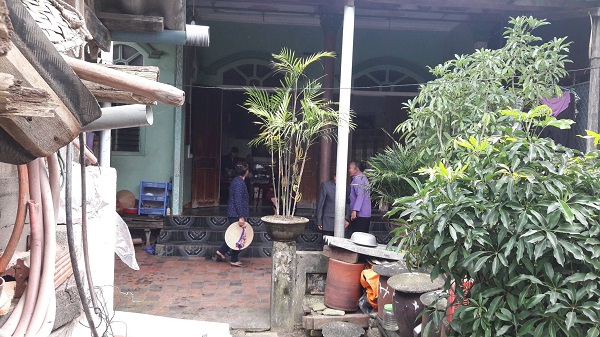 Hà Tĩnh: Điều tra làm rõ vụ nổ lớn trong đêm tại nhà trưởng thôn - Hình 1