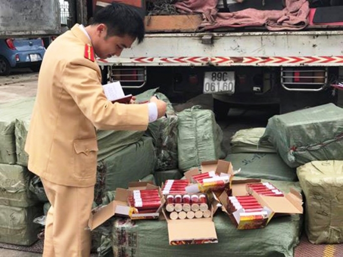 Thanh Hóa: Thu giữ hơn 7.200 quả pháo lậu đang trên đường tiêu thụ