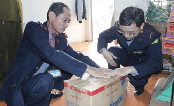 Hà Nội: Thu giữ 80 lít dấm không rõ nguồn gốc xuất xứ