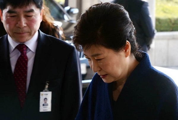 Cựu Tổng thống Hàn Quốc Bà Park Geun-hye chính thức bị bắt giam - Hình 1