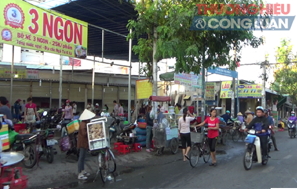 TP. HCM: Nhiều khu chợ tự phát hoạt động nhộn nhịp tại quận Bình Tân - Hình 2