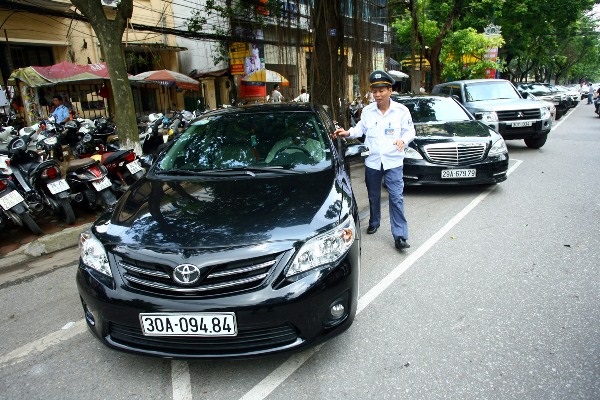 Đề xuất bố trí điểm trông giữ ô tô tại 87 tuyến phố Hà Nội - Hình 1