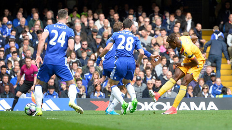 Premier League: Cesc Fabregas lập công, Chelsea vẫn thua sốc trước CrystalPalace - Hình 1