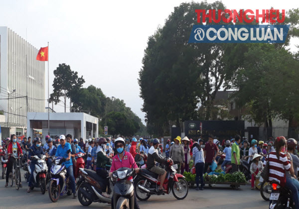 TP. HCM: Chợ tự phát bủa vây khu dân cư