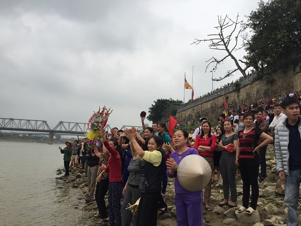 Giỗ Tổ Hùng Vương 2017: Tưng bừng Hội bơi chải truyền thống trên Sông Lô - Hình 6