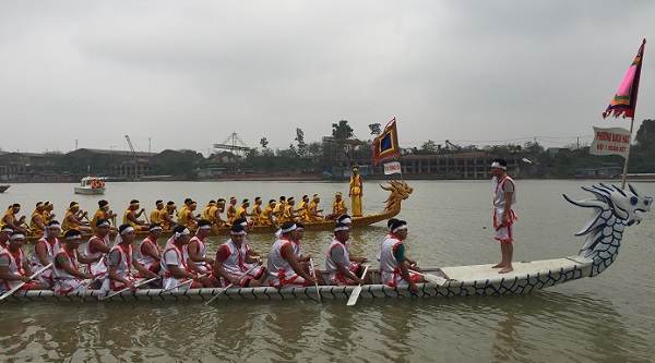 Giỗ Tổ Hùng Vương 2017: Tưng bừng Hội bơi chải truyền thống trên Sông Lô - Hình 1