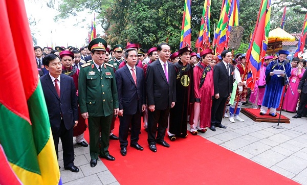 Chủ tịch nước dâng hương tưởng niệm các vua Hùng