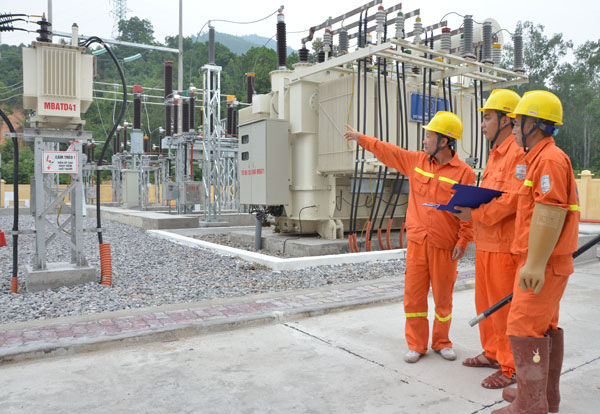 Ngành điện chịu sức ép lớn về tăng giá