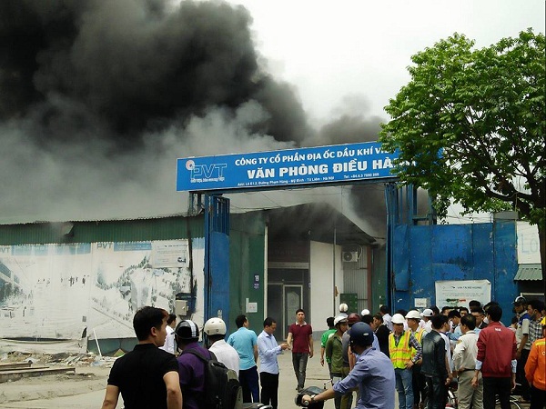 Hà Nội: Đang cháy lớn tại đường Phạm Hùng