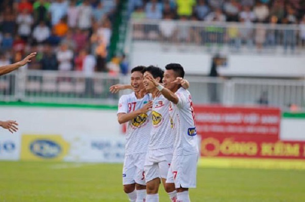 V-League: Chơi thiếu người, HAGL thua ngược FLC Thanh Hóa trên sân nhà - Hình 1