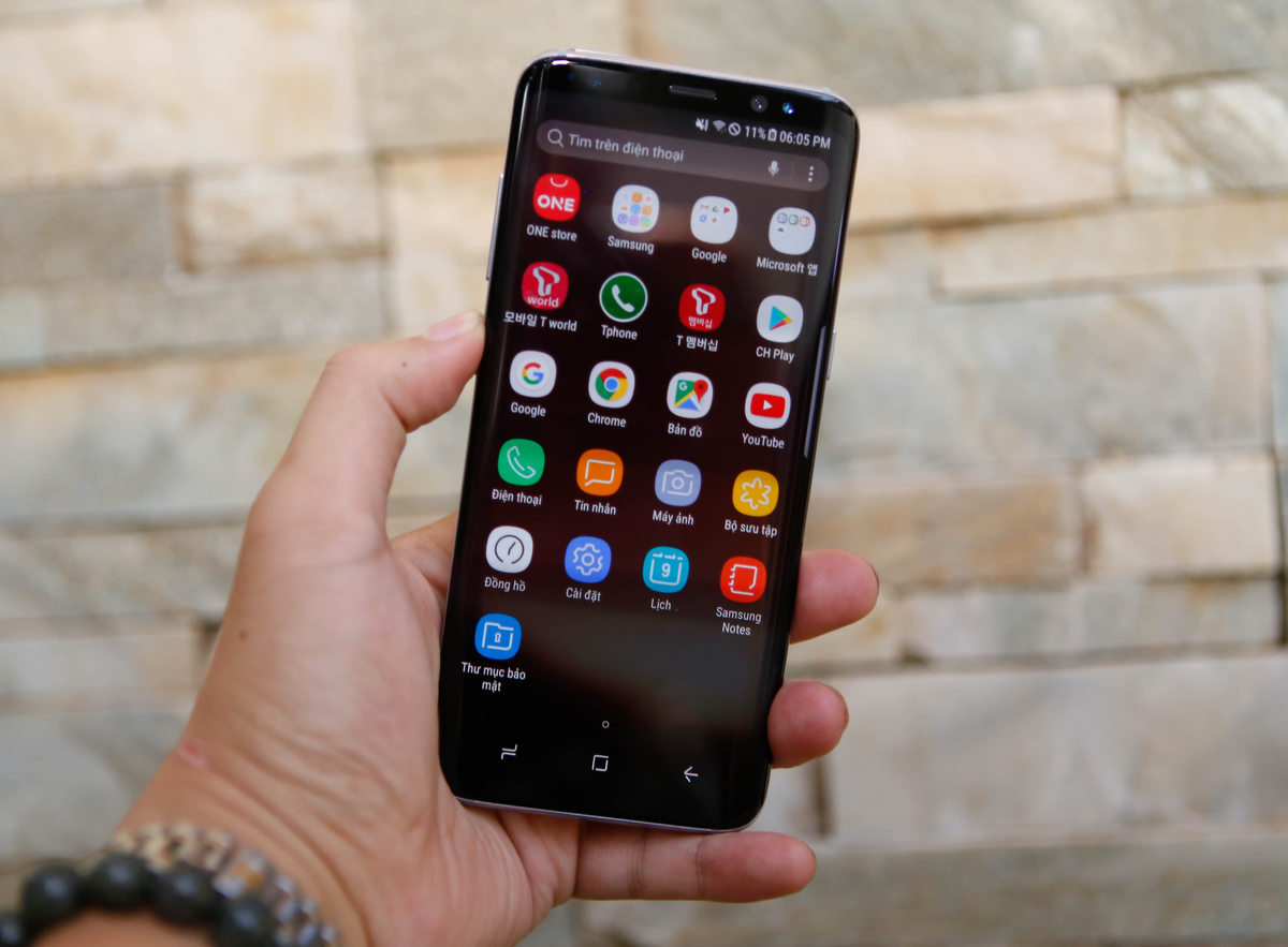 Cận cảnh Galaxy S8 đầu tiên về Việt Nam giá 16.980 triệu đồng
