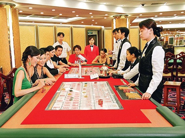 Cho người Việt chơi casino trong nước: Mất nhiều hơn được?