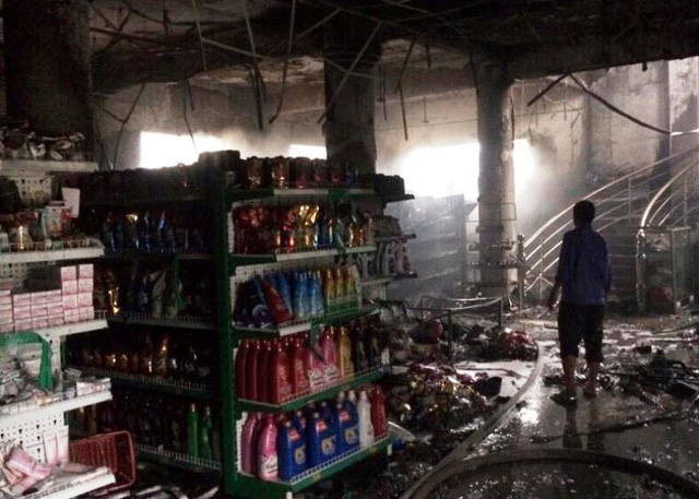 Thanh Hóa: Cháy siêu thị thương mại, thiệt hại gần 2 tỷ đồng - Hình 1