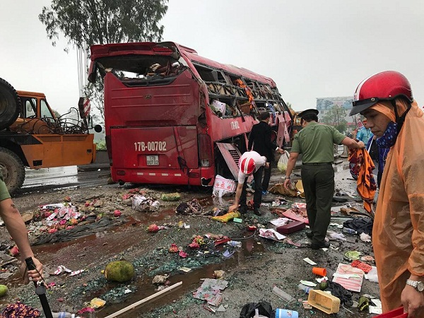 Hà Tĩnh: TNGT nghiêm trọng, 2 người chết, nhiều người bị thương nặng