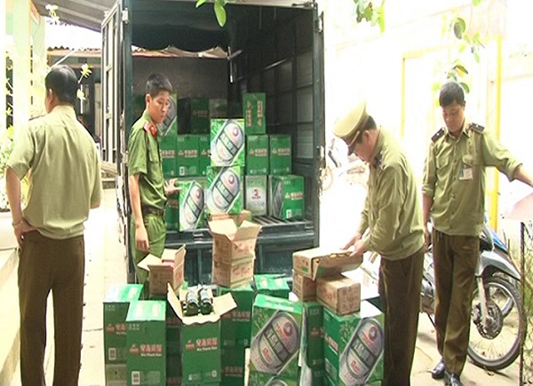 Lạng Sơn: Bắt giữ xe ô tô vận chuyển thực phẩm nhập lậu - Hình 1