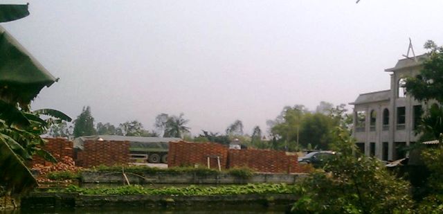 TP. Thanh Hóa: Có “làm ngơ” để bãi tập kết VLXD trái phép hoạt động?