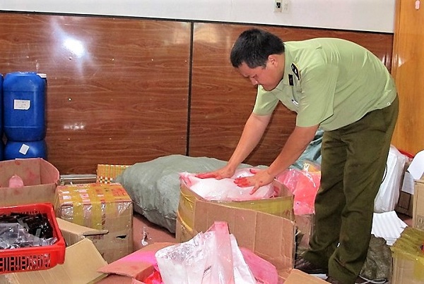 Gia Lai: Phát hiện cơ sở sản xuất mỹ phẩm không rõ nguồn gốc
