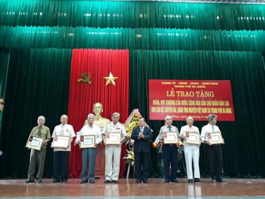 CHDCND Lào trao huân chương, huy chương cho cán bộ, quân nhân tình nguyện Việt Nam