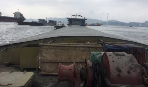 Quảng Ninh bắt gần 600 tấn bã xít thải không rõ xuất xứ - Hình 1