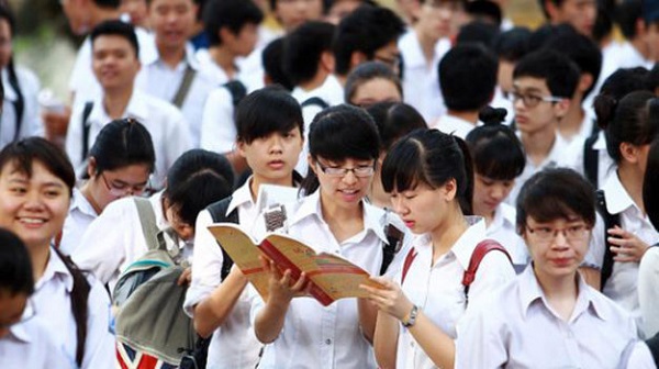 Hà Nội: Khoảng 70% học sinh có cơ hội học trong các trường THPT công lập - Hình 1