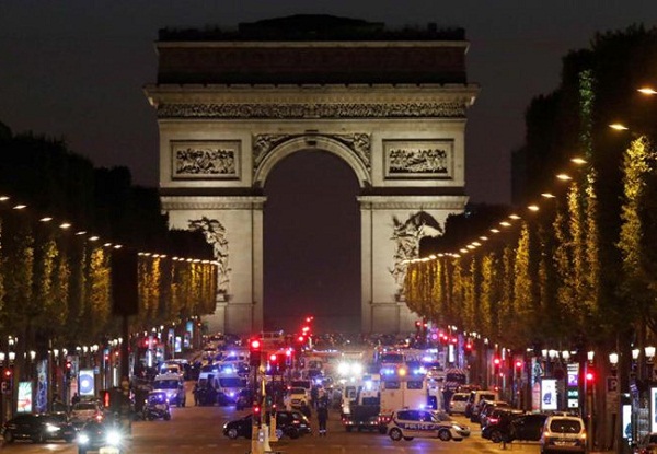 Vụ nổ súng ở trung tâm Paris: Đã xác định được danh tính kẻ khủng bố - Hình 1