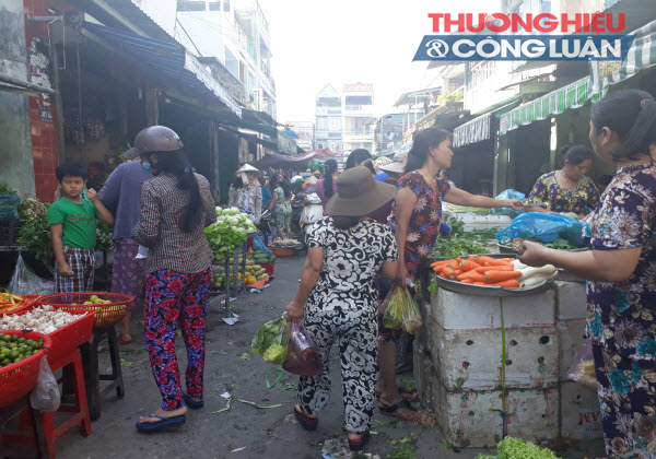 Chợ tự phát và vấn đề ATVSTP (TP. HCM) – Bài 7: Dẹp mãi không xong?