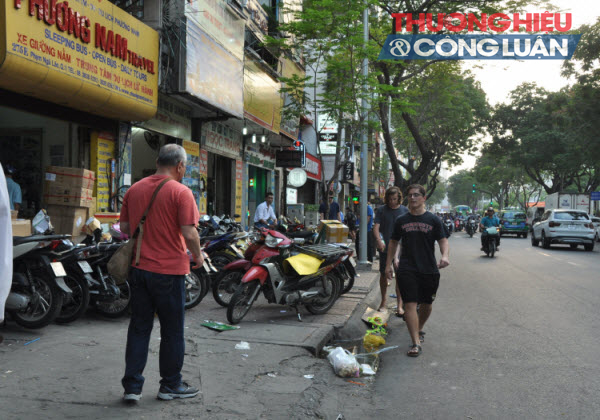 TP. HCM: Tái lấn chiếm vỉa hè, lòng đường