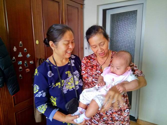 Nghi vấn bé gái bị bỏ lại tại chung cư Thái Hà - Hình 2