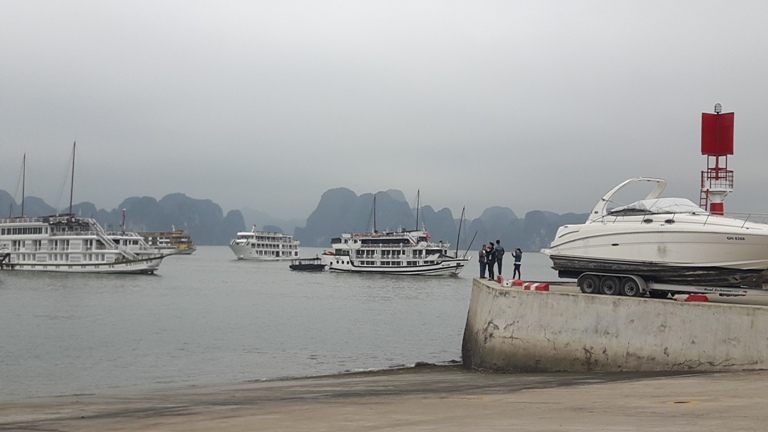 Chiến dịch diệt tour "không đồng" ở Quảng Ninh: Có “đánh chuột vỡ bình”?