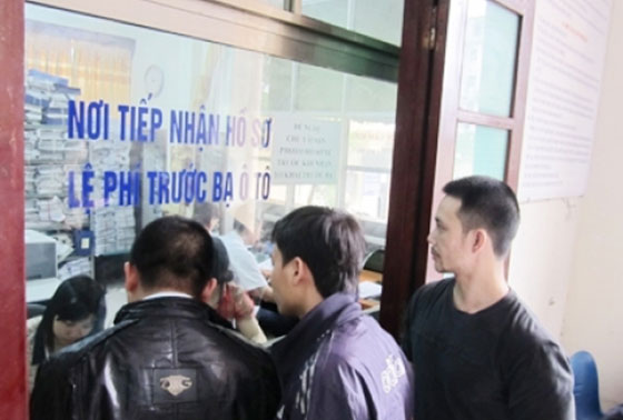 Phí trước bạ ô tô có thể tăng đến 50%: Tan giấc mộng “xế hộp”