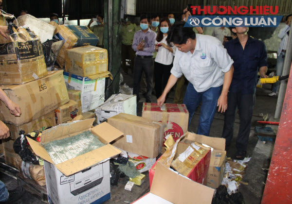 TP. HCM: Lực lượng QLTT thu 1,3 tỷ đồng tiền phạt hành chính và tiền bán hàng tịch thu