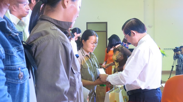 NutiFood bán hàng giảm giá và tặng học bổng cho công nhân tỉnh Bắc Ninh - Hình 1