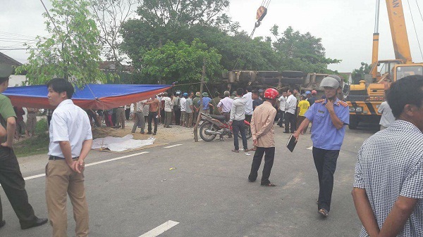 Hà Tĩnh: Tai nạn nghiêm trọng, hai ông bà tử vong, cháu trọng thương