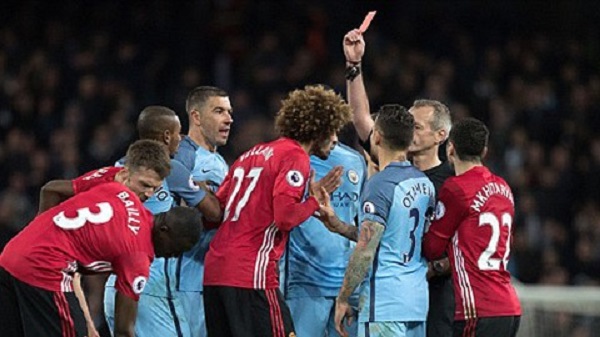Premier League: Fellaini nhận thẻ đỏ, M.U xuất sắc cầm hòa Man City tại Etihad - Hình 1
