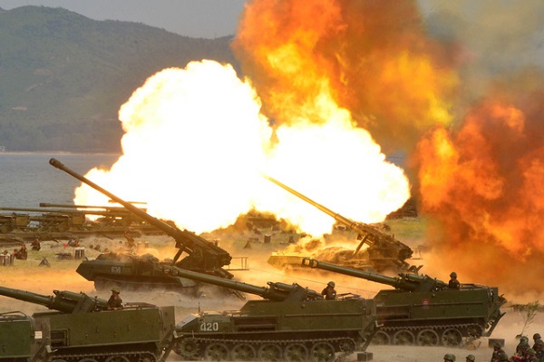 Triều Tiên công bố video tập trận pháo binh lớn chưa từng có - Hình 1