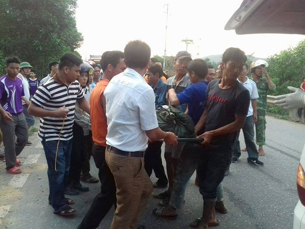 Hà Tĩnh: Cưa đạn pháo 2 anh em ruột thương vong