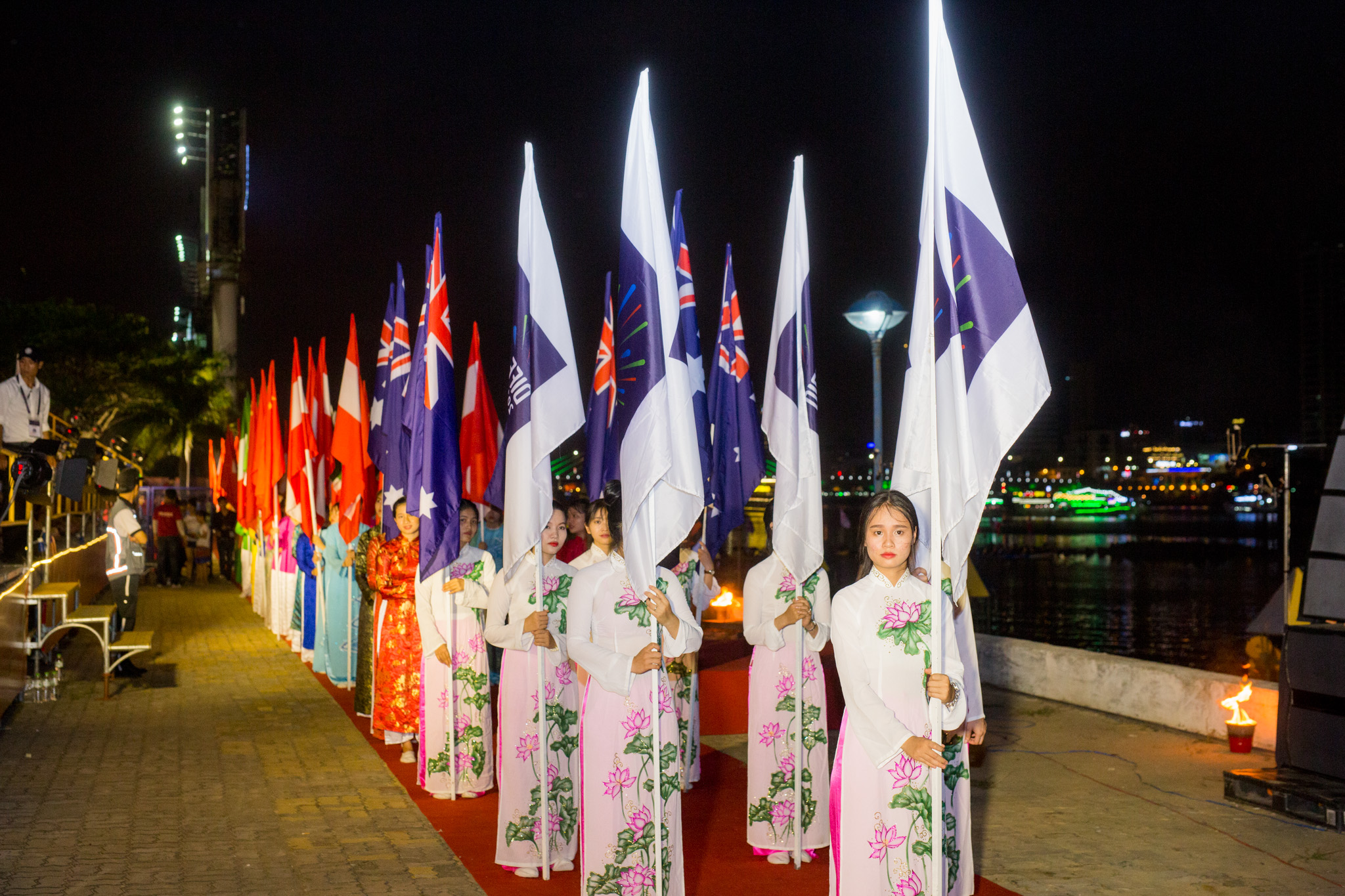 Những hình ảnh rực rỡ của đêm khai mạc Lễ hội Pháo hoa quốc tế Đà Nẵng - Hình 1