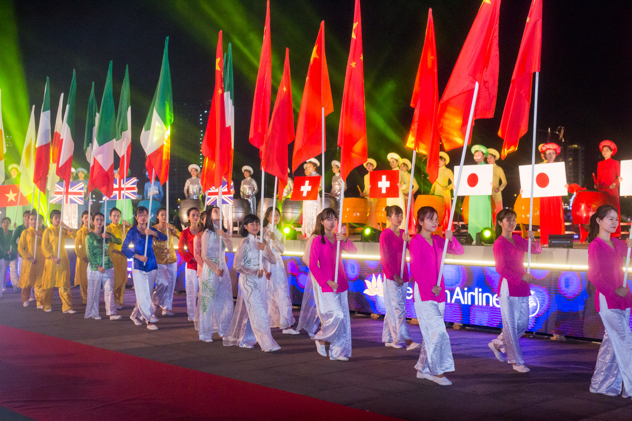 Những hình ảnh rực rỡ của đêm khai mạc Lễ hội Pháo hoa quốc tế Đà Nẵng - Hình 1