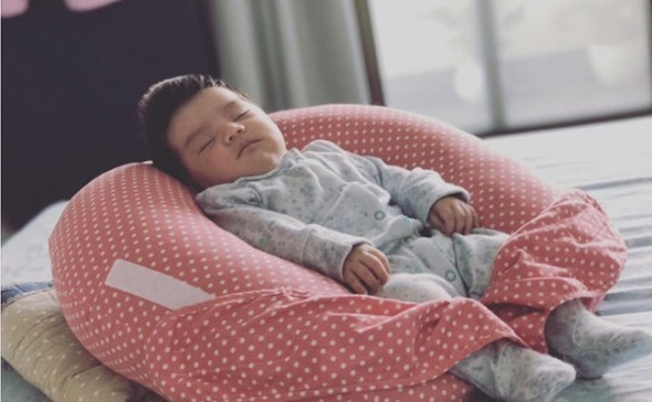 Tiểu công chúa thứ 2 của cặp đôi Quang Huy – Quỳnh Anh lần đầu lộ diện