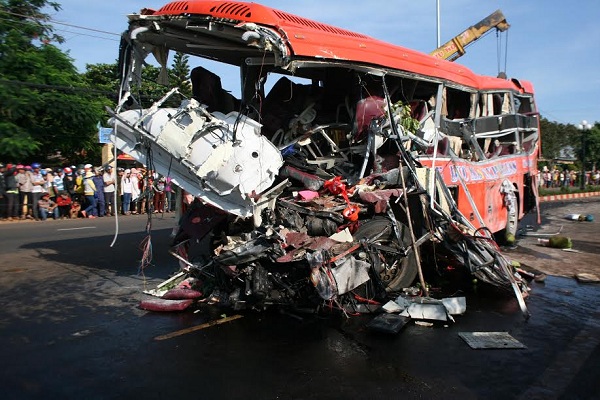 Tai nạn thảm khốc khiến 13 người chết, 32 người bị thương tại Chư Sê (Gia Lai) - Hình 1