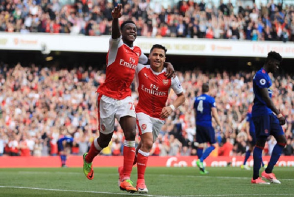 Premier League: Hạ đẹp MU, Arsenal níu kéo hy vọng top 4 - Hình 1
