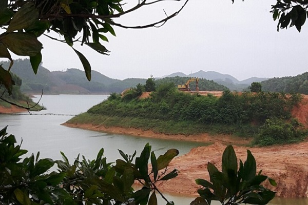 Yên Bái: Xẻ đồi, lấp hồ Thác Bà “dựng”… nhà máy chế biến đá?