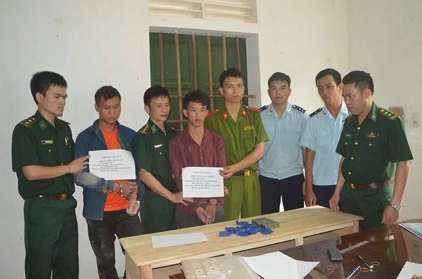 Hà Tĩnh: Bắt 2 đối tượng vận chuyển 2.000 viên ma túy tổng hợp, 1 bánh heroin từ Lào về Việt Nam - Hình 1